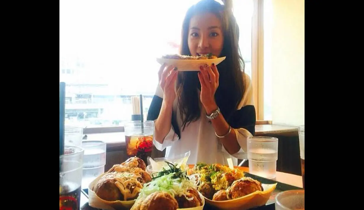 Dara ingin merasa dekat dengan penggemar lewat kegiatannya yang diekspos via medsos. (instagram.com/krungy21)