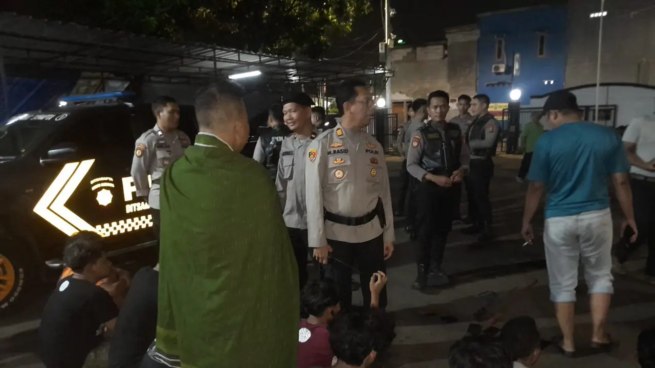 Polisi meringkus 17 remaja yang diduga hendak tawuran di Tanah Tinggi, Jakarta Pusat.