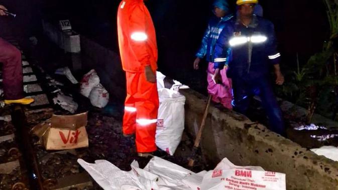 Perjalanan Sejumlah Kereta Sempat Dihentikan Imbas Luapan Air di Kendal