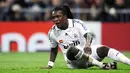 Real Madrid&#039;s defender Royston Drenthe reacts after missing a shot against Juventus during Champions League match at Santiago Bernabeu in Madrid on November 05, 2008. AFP PHOTO/PIERRE-PHILIPPE MARCOU