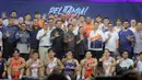 Sejumlah nama baru seperti Andrew William Lensun, Oka Ananta Yogiswara, Putu J. Satria Pande, dan Victory Jacob Emilio Lobbu didatangkan Pelita Jaya Jakarta pada musim ini. Tampak dalam foto, pemain, pelatih serta official tim Pelita Jaya Jakarta saat mengikuti acara perkenalan skuad untuk mengarungi Indonesian Basketball League (IBL) 2026 di The Convergence Indonesia, Kuningan, Jakarta Selatan, Kamis (8/1/2026). (Bola.com/M Iqbal Ichsan)