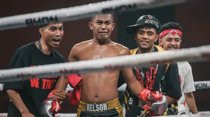Petarung asal Indonesia, Nelson Julianto tak kuasa menahan air mata usai menang atas Kallens Barthez dalam duel kelas 61 kilogram di ajang Byon Madness Vol. 4 yang digelar di Spike Air Dome, PIK 2, Jakarta, Sabtu (6/6/2026).