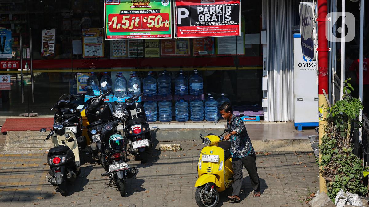 Juru Parkir Liar Kembali Marak di Minimarket Jakarta