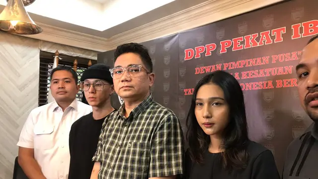 Tenri Ajeng Anisa alias Tenten Anisa