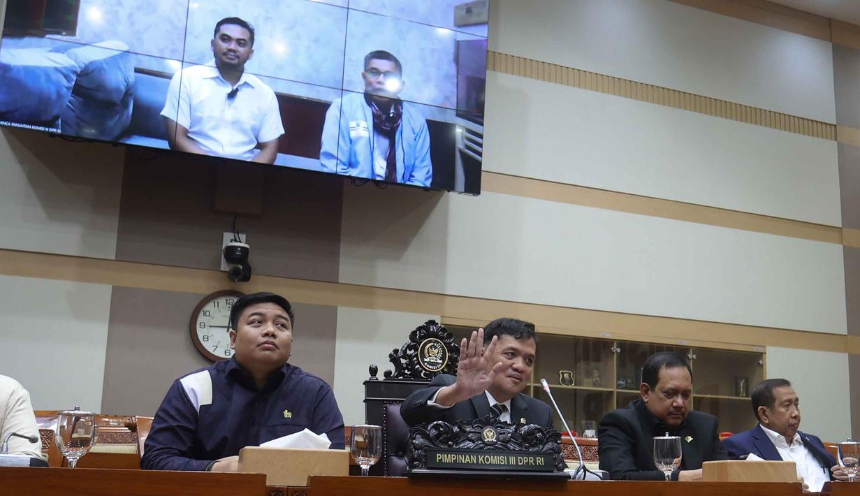 Dengan menghadirkan Amsal Sitepu secara daring, RDPU digelar di Ruang Rapat Komisi III DPR RI, Kompleks Parlemen, Senayan, Jakarta, pada Senin (30/3/2026). Tampak dalam foto, Ketua Komisi III Dewan Perwakilan Rakyat Republik Indonesia (DPR RI), Habiburokhman (kedua kiri) saat menggelar Rapat Dengar Pendapat Umum (RDPU) terkait kasus videografer Amsal Sitepu yang menjadi terdakwa kasus dugaan korupsi dalam kegiatan pembuatan video profil desa di Ruang Rapat Komisi III DPR RI, Kompleks Parlemen, Senayan, Jakarta, pada Senin (30/3/2026). (Kapanlagi.com/Budy Susanto)