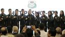 Tim Piala Thomas dan Uber Indonesia foto bersama saat acara pelepasan di Hotel Atlet Century, Senayan, Selasa (8/5/2018). Acara pelepasan tersebut sekaligus merayakan ulang tahun PBSI ke 67. (Bola.com/M Iqbal Ichsan)