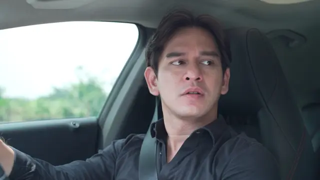 Di Antara Dua Cinta
