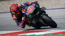 Pembalap Monster Energy Yamaha MotoGP asal Prancis, Fabio Quartararo saat sesi latihan pertama MotoGP Austria di sirkuit Red Bull Ring di Spielberg, Austria, pada 16 Agustus 2024. (Jure Makovec/AFP)