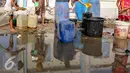 Memasuki musim kemarau, warga Muara Angke kesulitan mendapatkan air bersih karena beberapa sumber air mengalami kekeringan, Jakarta, Selasa (4/8/2015). (Liputan6.com/Faizal Fanani)