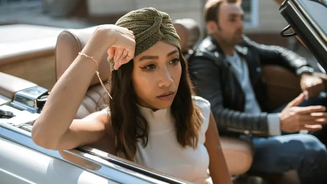 perempuan marah kesal hubungan cinta