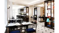 Rumah mode ternama Inggris, Burberry, membuka kafe pertamanya di London.