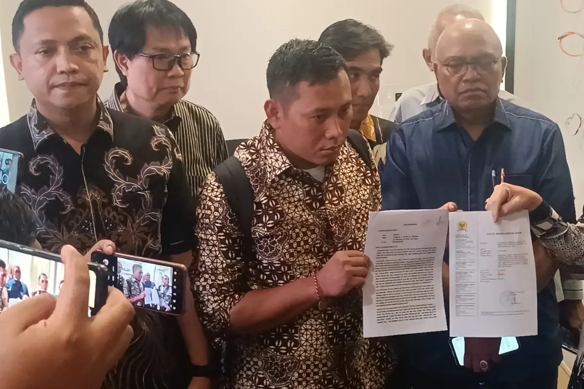 Staf Sekretaris Jenderal (Sekjen) Partai Demokrasi Indonesia Perjuangan (PDIP) Hasto Kristiyanto, Kusnadi resmi membuat laporan ke Komisi Nasional Hak Asasi Manusia (Komnas HAM).
