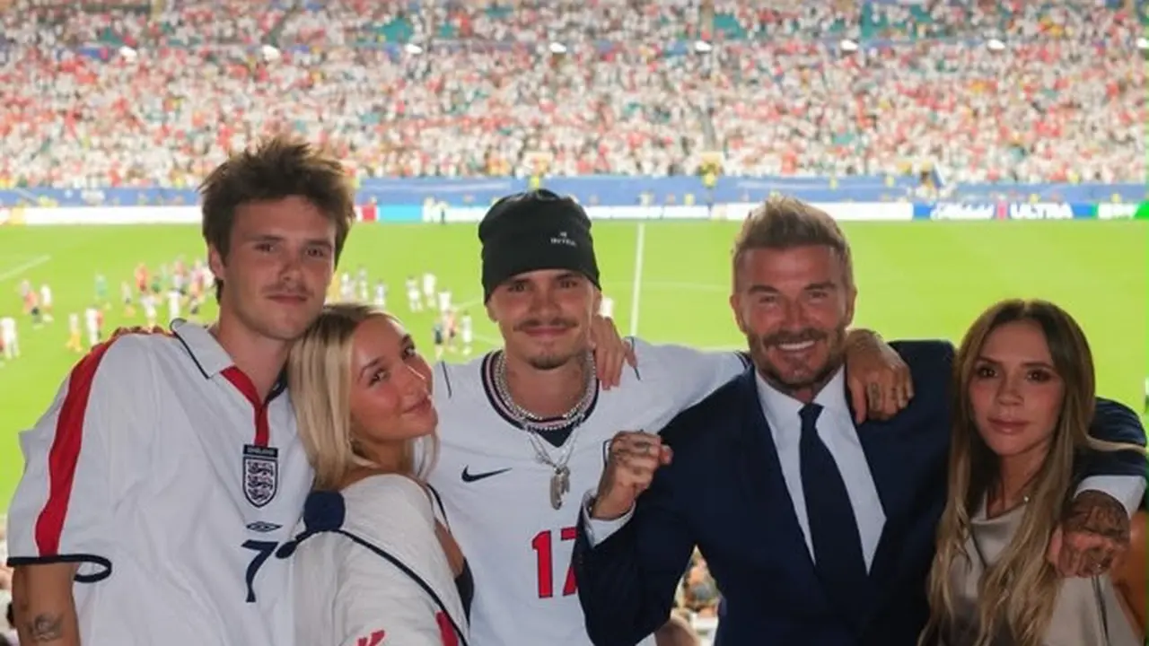 Victoria Beckham Tampil Chic saat Dukung Inggris di Piala Dunia 2026, Gaya Simpel nan Mewah Jadi Sorotan