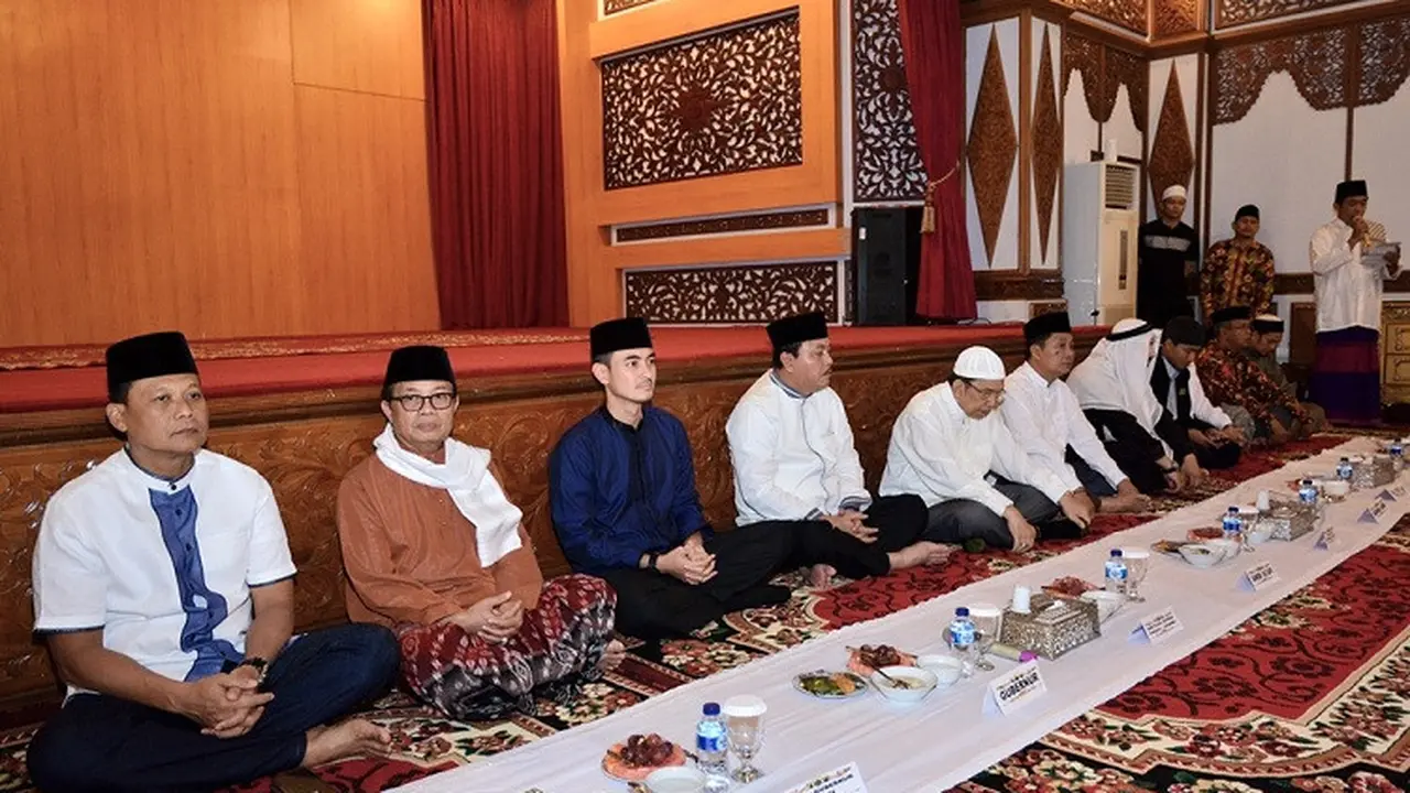 Zumi Zola Berbuka Puasa