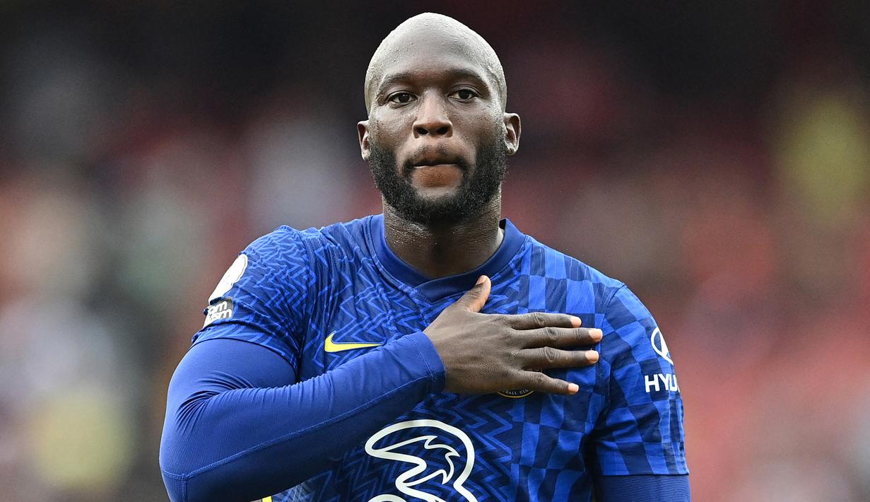 Romelu Lukaku. Striker Chelsea berusia 28 tahun yang musim ini telah tampil 16 kali dengan mencetak 5 gol dan 1 assist ini ditaksir memiliki nilai pasar sebesar 100 juta euro. Ia juga menjadi pemain termahal keempat di dunia sekaligus pemain termahal kedua di Liga Inggris. (AFP/Justin Tallis)