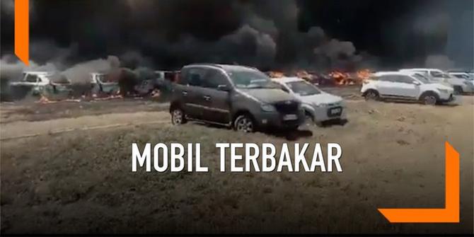 VIDEO: Api Hanguskan 300 Mobil di India