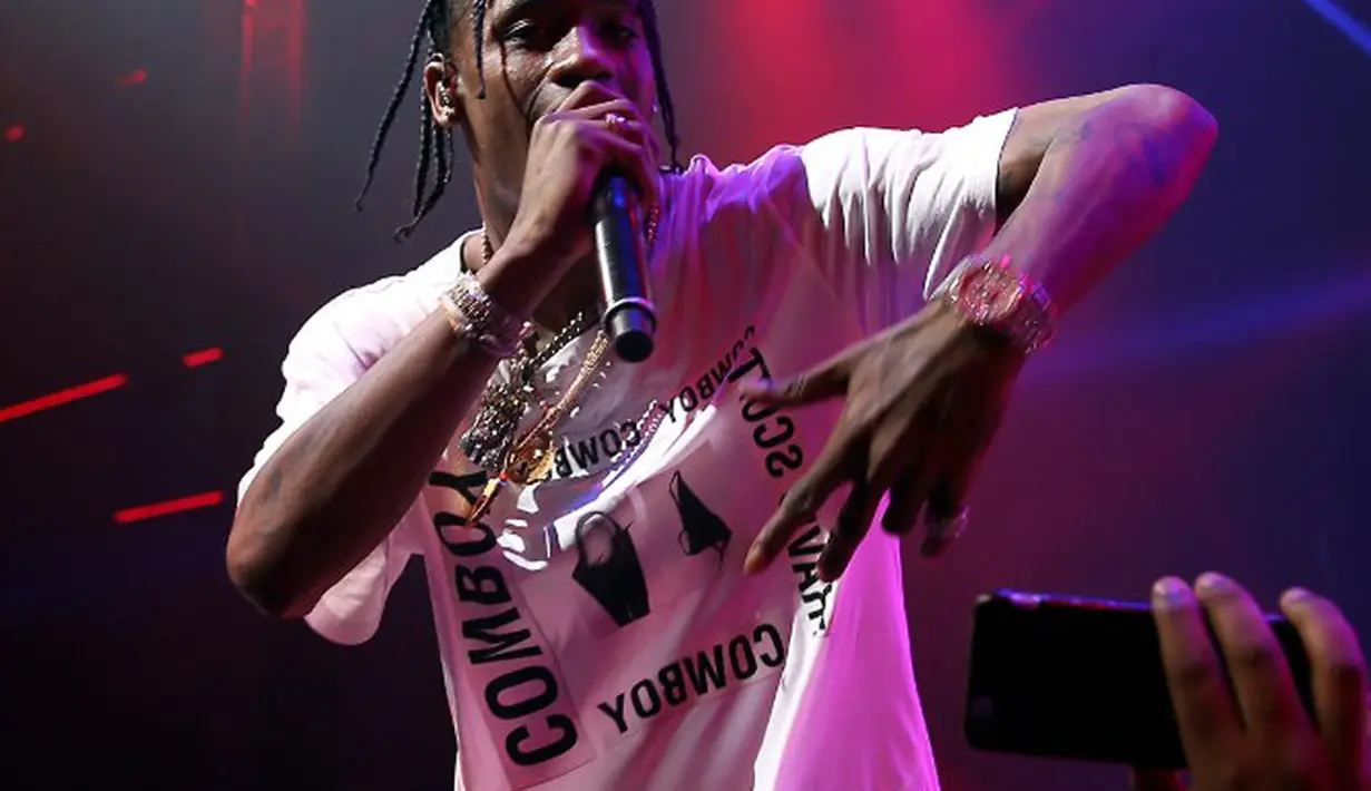 Melansir Ace Showbiz, Kylie dan Travis semakin terlihat begitu dekat. Pada Selasa (25/4), keduanya tampak hadir di pertandingan Houston Rockets vs. Oklahoma City.  (AFP/Bintang.com)