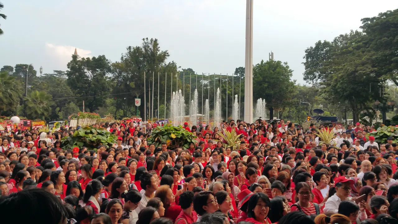Simpatisan Ahok Ramaikan Balai Kota Nyanyikan Indonesia Raya
