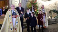 Pangeran Louis untuk pertama kalinya ikut serta dengan keluarga dalam konser Natal di Westminster Abbey di London pada 8 Desember 2023. (Dok: AFP)
