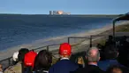 Presiden terpilih Amerika Serikat (AS), Donald Trump menyaksikan peluncuran uji coba keenam roket SpaceX Starship pada 19 November 2024 di Brownsville, Texas. (Brandon Bell/Getty Images North America/Getty Images via AFP)