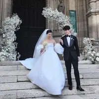 Pernikahan Mewah Pewaris Givenchy, Sean Taffin, dan Jung Dahye Perpaduan Elegansi Paris dan Korea Selatan. [@refletsfleurs}