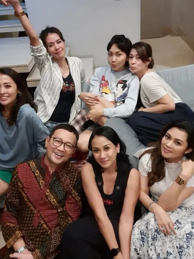 pemeran orangtua di sinetron Dari Jendela SMP buka puasa bersama (Foto: Instagram alvinadam1)