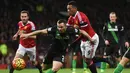 Pemain MU, Anthony Martial, berebut bola dengan pemain Stoke City, Phil Bardsley (kiri), dalam lanjutan Liga Inggris di Stadion Old Trafford, Manchester, Rabu (3/2/2016) dini hari WIB. (AFP/Paul Ellis)