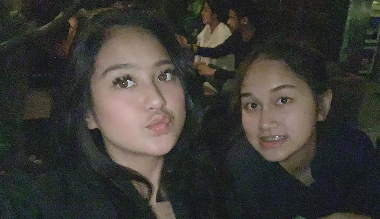 Tak kalah cantik dengan sang kakak, paras Nabila juga kerap dipuji netizen melalui unggahan foto di akun Instagramnya. (Liputan6.com/IG/@salshabillaadr)