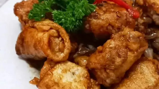 Resep ayam terung gulung saus lada hitam. (dok. Cookpad @siskadian78)