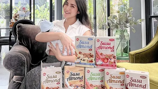 Potret Jessica Iskandar Gendong Anak ke-2, credit: Instagram @inijedar