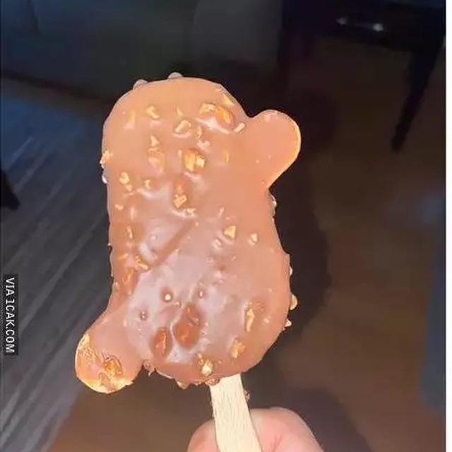 6 Momen Apes Saat Makan Es Krim, Gagal Kembalikan Mood Bahagia