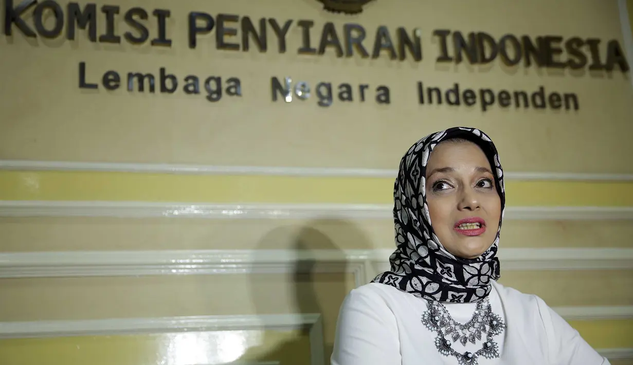 "Jadi agak dingin, Feni Rose berhasil mengadu domba. Dia (Ikang), nggak bilang apa-apa, tapi dia tahu itu trauma buat saya. Dia dijebak," kata Marissa Haque, di kantor KPI, kawasan Gajah Mada, Jakarta Pusat, Selasa (27/9/2016). (Deki Prayoga/Bintang.com)