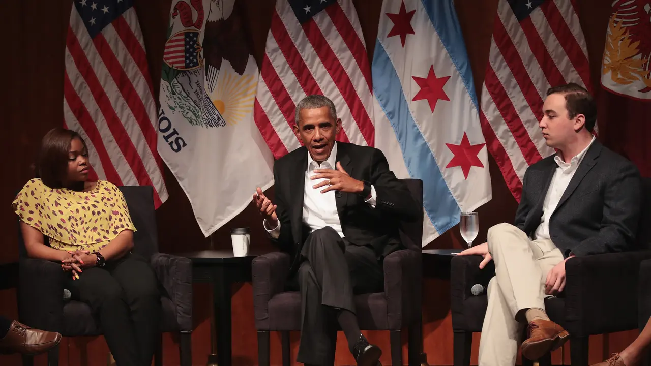 Obama Tampil Perdana di Depan Publik, Menolak Mengomentari Trump
