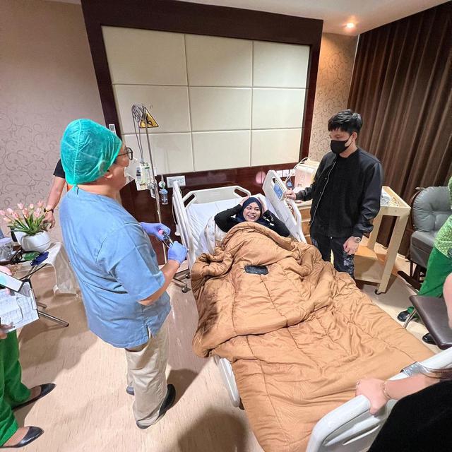 Aurel Hermansyah dan Atta Halilintar. (Foto: Dok. Instagram @krisdayantilemos)