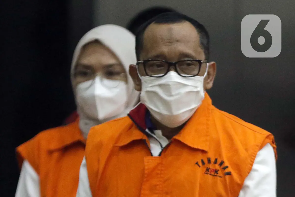Bupati Probolinggo dan Anggota DPR Ditahan KPK