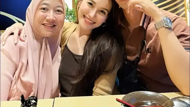 8 Potret Kedekatan Ayu Ting Ting dan Keluarga Calon Suami, Curi Perhatian