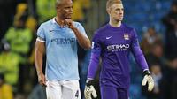 Kapten Manchester City, Vincent Kompany, tak menyerah dalam perburuan gelar Premier League meskipun timnya kalah 1-2 dari Tottenham Hotspur, Minggu (14/2/2016) malam WIB. (Reuters/Carl Recine)