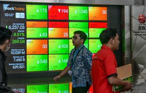 Indeks Harga Saham Gabungan (IHSG) Indonesia menguat hampir lima persen lebih tinggi pada pembukaan 10 April 2025. (BAY ISMOYO/AFP)