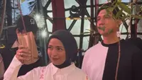 6 Potret Tantri dan Arda Bagi-bagi Bibit Pohon di Konser Amal untuk Sumatera