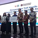 Keluarga Jurnalis Hilang Kontak di Perairan Krakatau Terima Santunan 10 BUMN