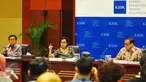 (ki-ka) Ketua OJK Muliaman D Hadad, Menteri Keuangan Sri Mulyani dan Gubernur BI Agus Martowardojo saat rilis stabilitas keuangan Indonesia di Jakarta, Jumat (3/2). (Liputan6.com/Angga Yuniar)