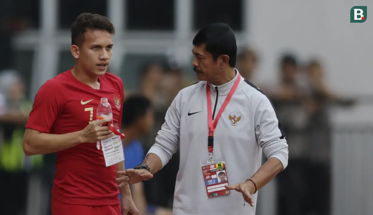 Gelandang Indonesia, Egy Maulana Vikri, saat melawan Yordania pada laga persahabatan di Stadion Wibawa Mukti, Jawa Barat,  Sabtu (13/10/2018). Indonesia menang 3-2 atas Yordania. (Bola.com/M Iqbal Ichsan)