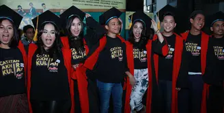 Para pemeran film "Catatan Akhir Kuliah" saat ditemui di XXI Epicentrum Kuningan, Jakarta Selatan, 27/7/2015. (Deki Prayoga/Bintang.com)