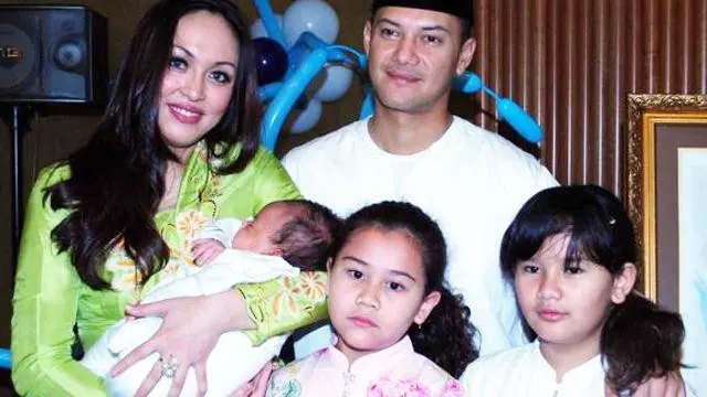 6 Potret Lawas Kebersamaan Aaliyah Massaid dan Angelina Sondakh, Bak Ibu Kandung