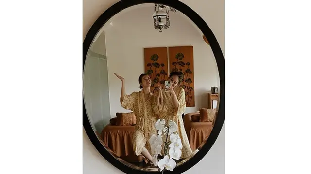 6 Momen Seru Liburan Yuki Kato dan Enzy di Bali, Pose Tidur Bikin Gagal Fokus
