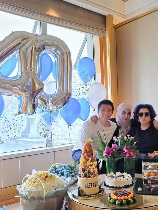 Syahrini Rayakan Ulang Tahun Reino Barack ke-40. [@princessyahrini]