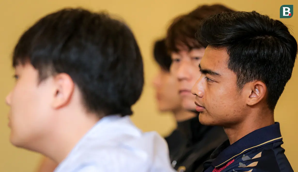 <p>Pemain baru Suwon FC, Pratama Arhan saat melakukan konferensi pers di Hotel Sultan, Jakarta, Kamis (15/02/2024) WIB. (Bola.com/Bagaskara Lazuardi)</p>