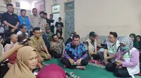 Warga Dikepung Asap Kebakaran TPA Jatiwaringin, Bayi Diungsikan ke Hotel