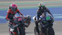 Franco Morbidelli (kanan) dan Aleix Espargaro tampak saling bersitegang saat FP2 MotoGP Qatar (AFP)