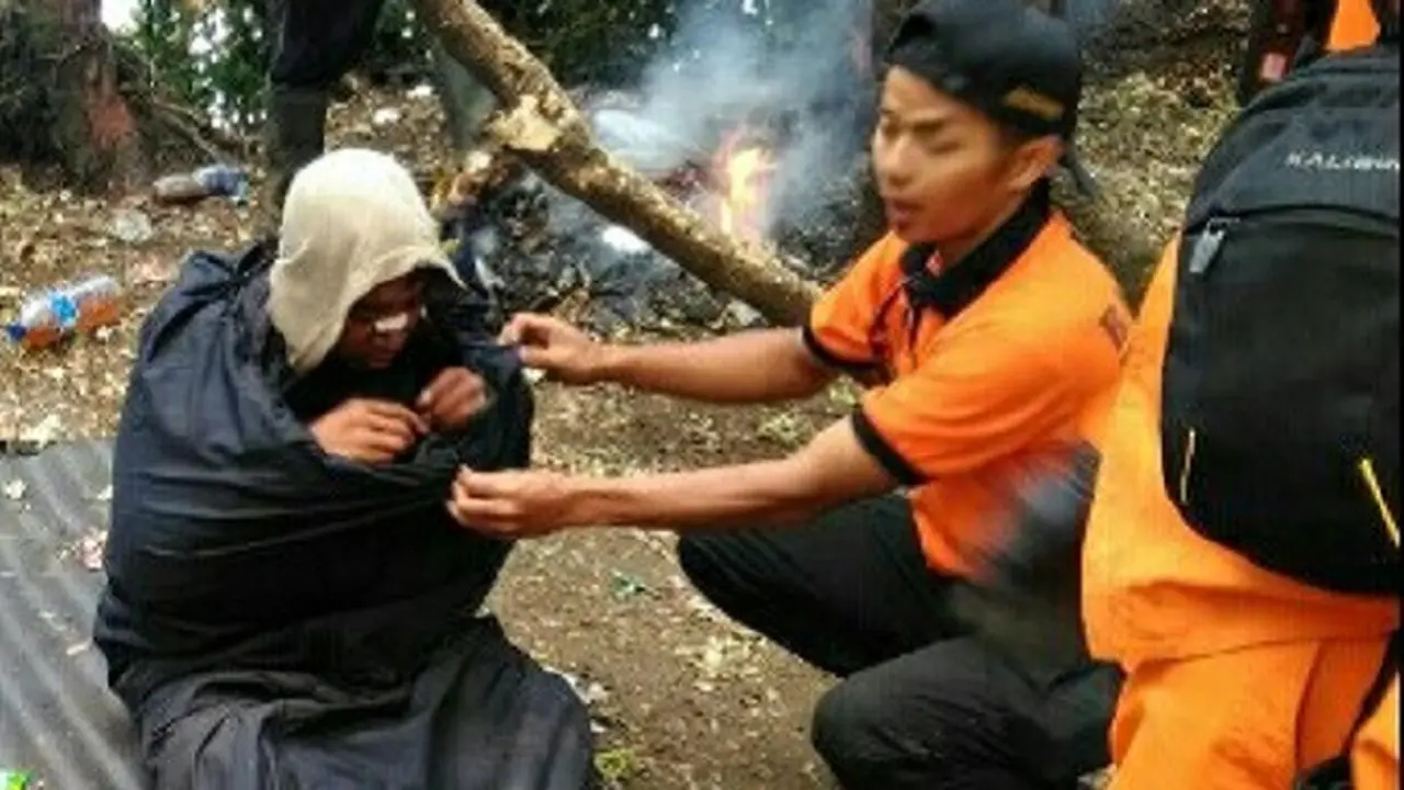 Basarnas Jabar Paksa Turun Pendaki Bandel dari Gunung Guntur